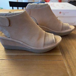 Clarks Wynnmere Abie Sand Nubuck